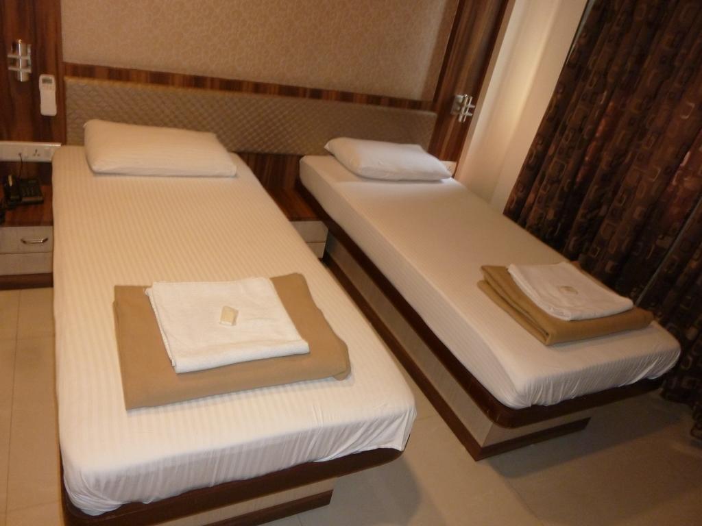 Hotel Karan Palace Мумбаї Номер фото