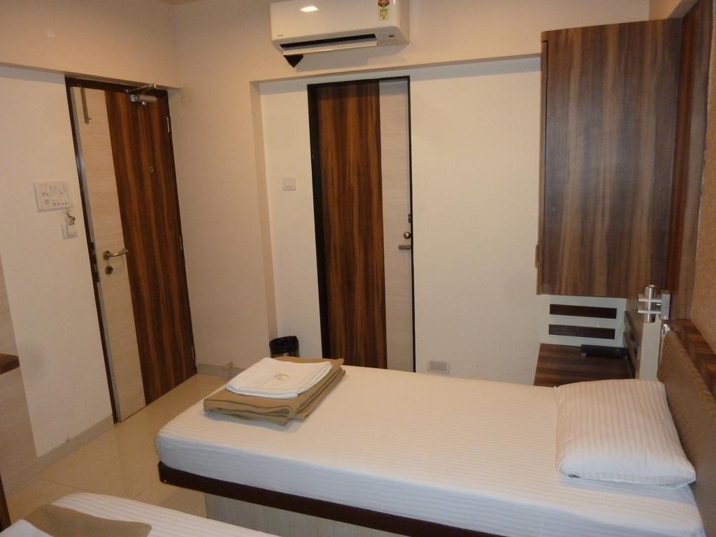 Hotel Karan Palace Мумбаї Номер фото