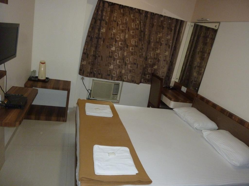 Hotel Karan Palace Мумбаї Номер фото