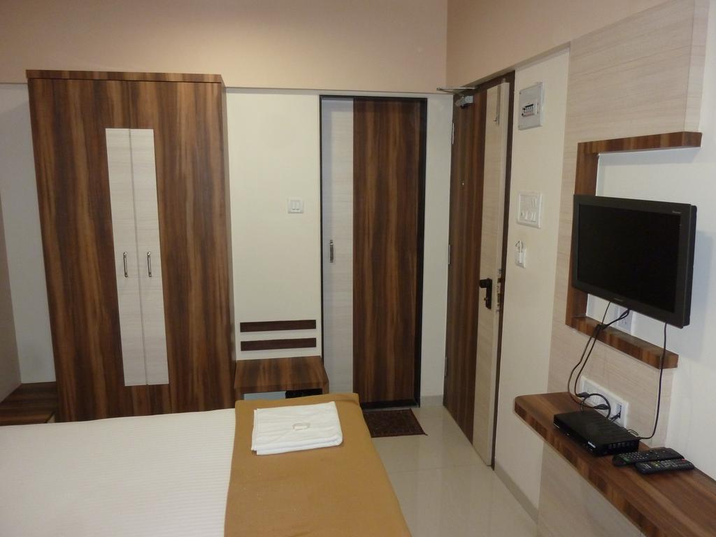 Hotel Karan Palace Мумбаї Номер фото