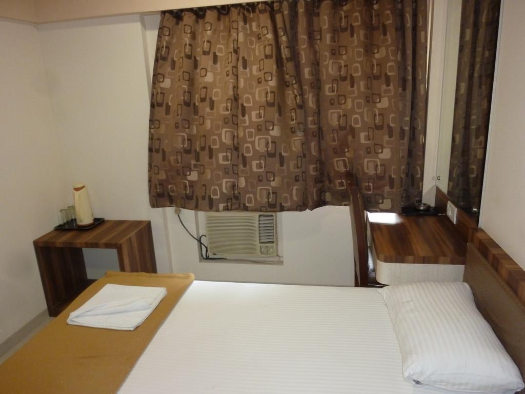 Hotel Karan Palace Мумбаї Номер фото