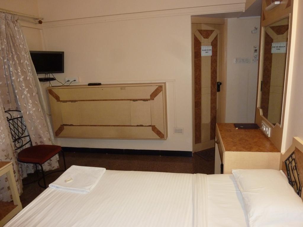 Hotel Karan Palace Мумбаї Номер фото